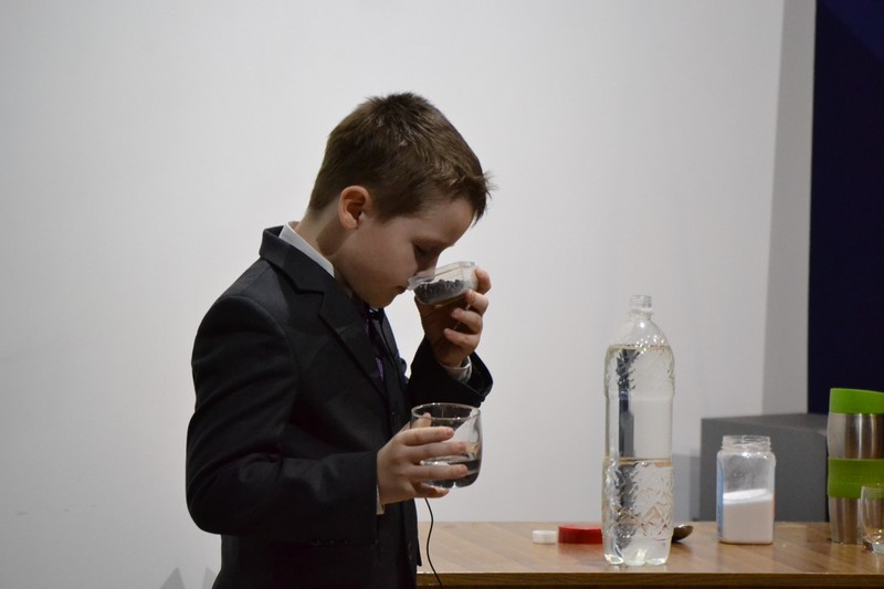 Фото к Юные экспериментаторы показали свои опыты и открытия в информационном центре по атомной энергии