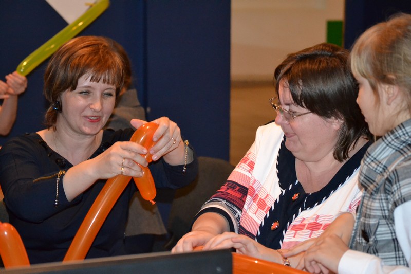 Фото к Юные экспериментаторы показали свои опыты и открытия в информационном центре по атомной энергии