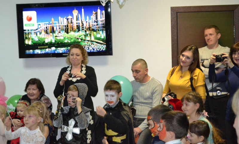 Фото к Благотворительная ёлка в Информационном центре по атомной энергии Воронежа