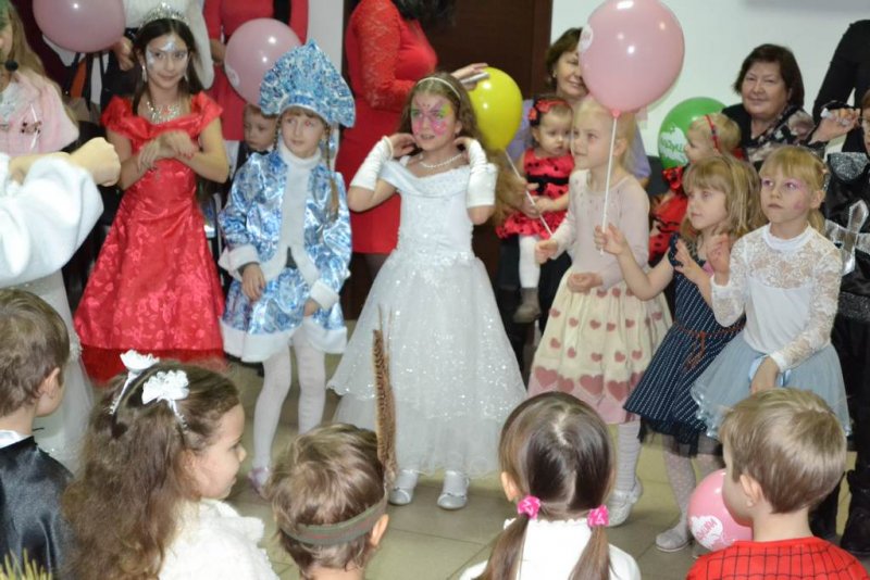 Фото к Благотворительная ёлка в Информационном центре по атомной энергии Воронежа