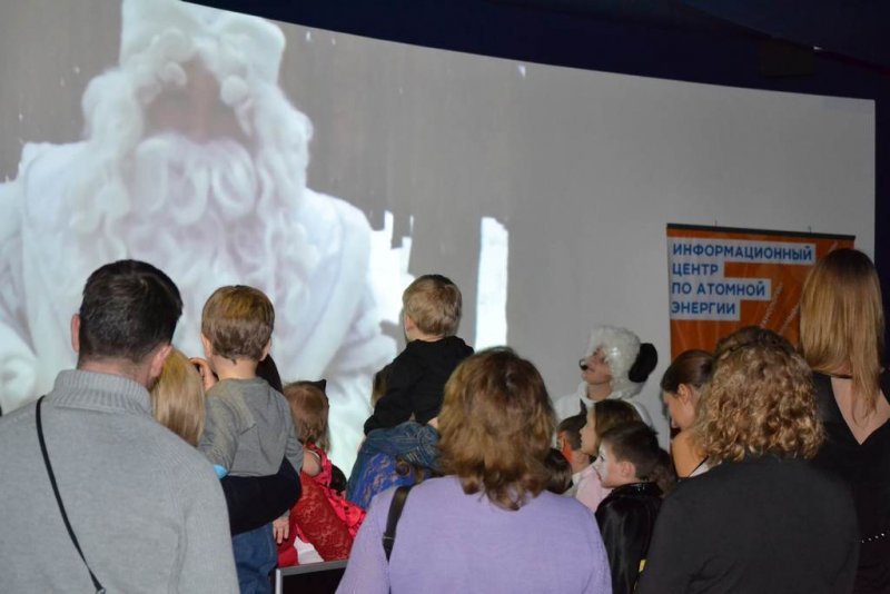 Фото к Благотворительная ёлка в Информационном центре по атомной энергии Воронежа