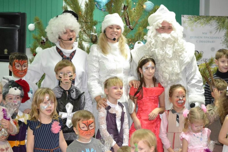 Фото к Благотворительная ёлка в Информационном центре по атомной энергии Воронежа