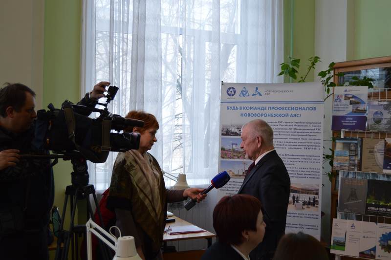Фото к Открытие атомного уголка в главной библиотеке Воронежской области