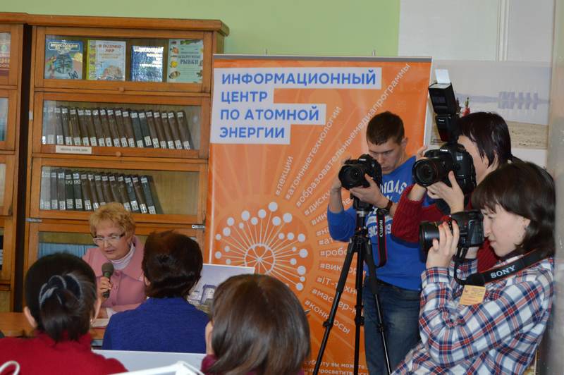 Фото к Открытие атомного уголка в главной библиотеке Воронежской области