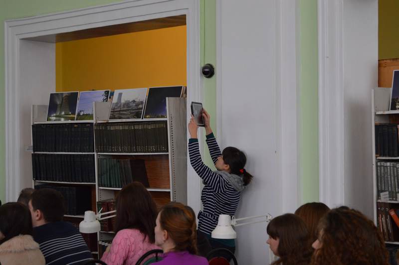 Фото к Открытие атомного уголка в главной библиотеке Воронежской области