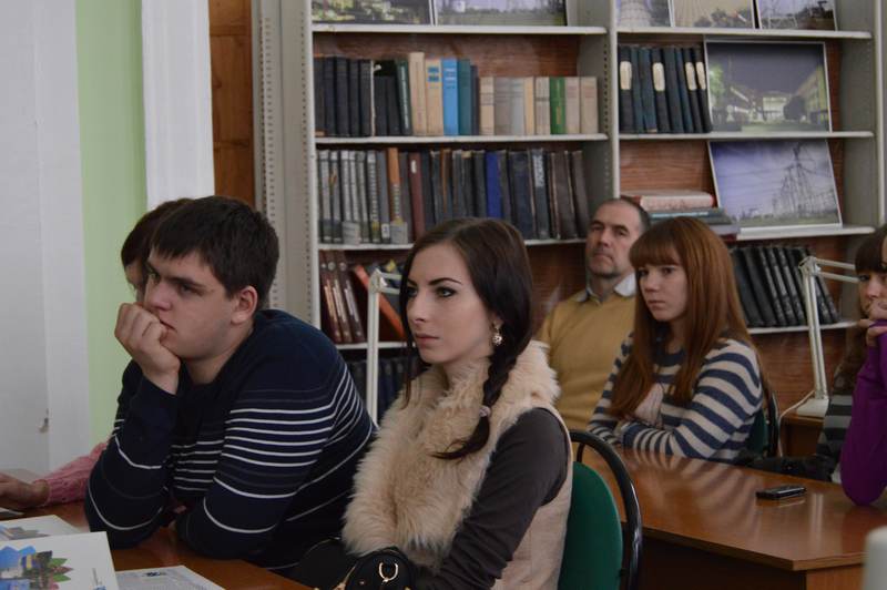 Фото к Открытие атомного уголка в главной библиотеке Воронежской области