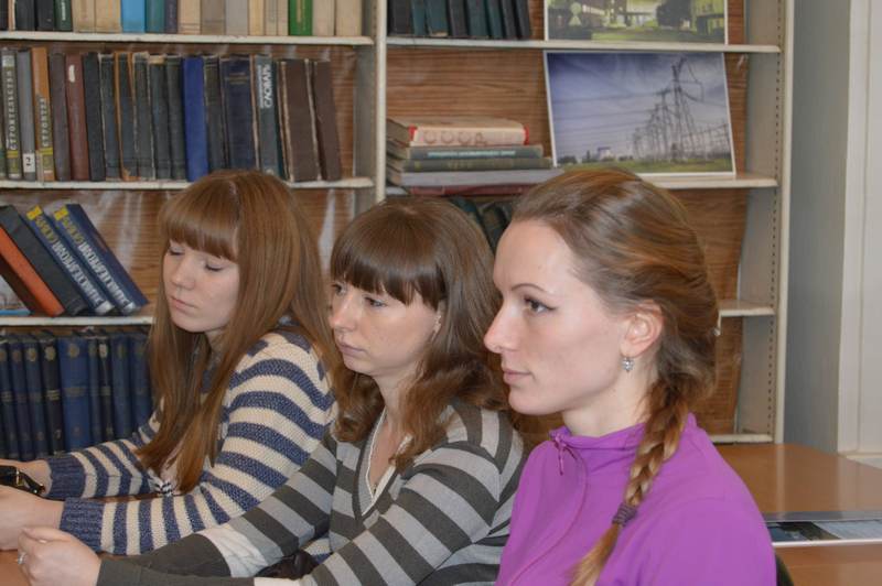 Фото к Открытие атомного уголка в главной библиотеке Воронежской области