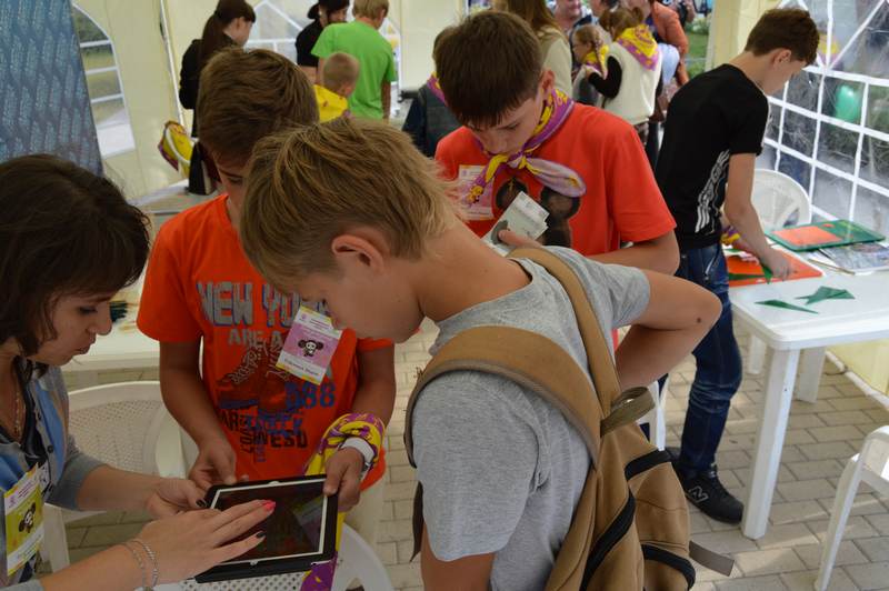 Фото к Информационный центр по атомной энергии на дне рождения Чебурашки