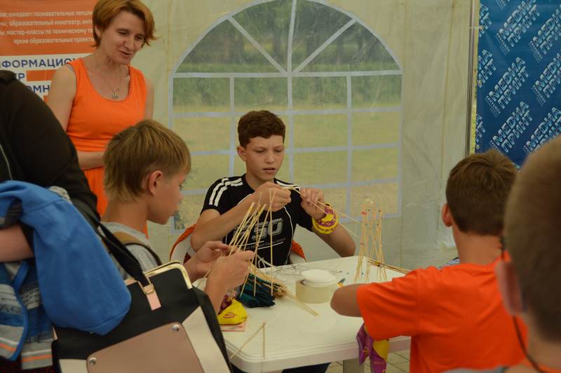 Фото к Информационный центр по атомной энергии на дне рождения Чебурашки