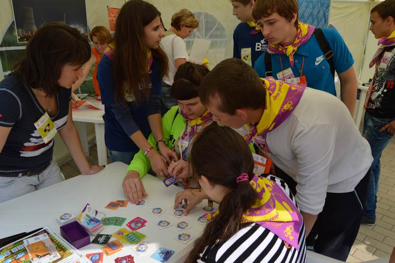 Фото к Информационный центр по атомной энергии на дне рождения Чебурашки