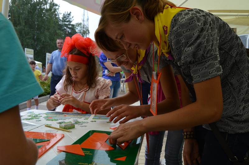 Фото к Информационный центр по атомной энергии на дне рождения Чебурашки