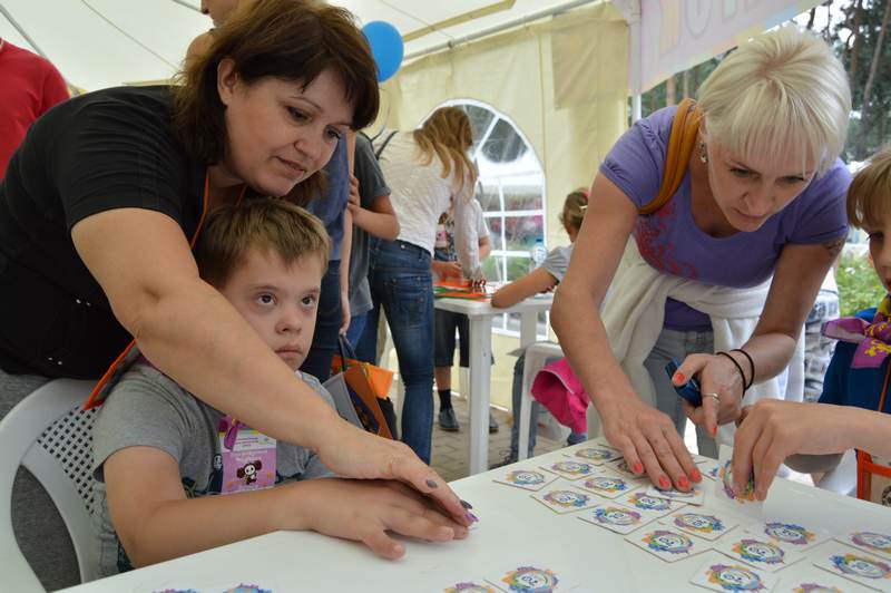 Фото к Информационный центр по атомной энергии на дне рождения Чебурашки