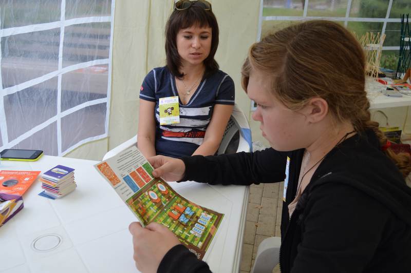 Фото к Информационный центр по атомной энергии на дне рождения Чебурашки