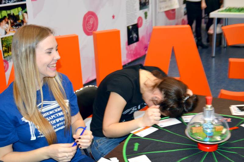 Фото к Информационный центр по атомной энергии принял участие в форуме одаренных детей Воронежской области