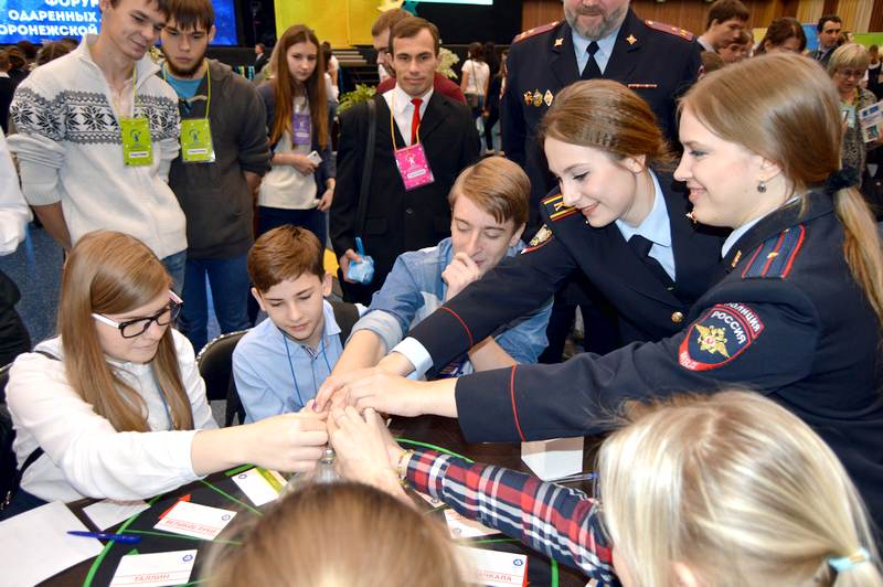 Фото к Информационный центр по атомной энергии принял участие в форуме одаренных детей Воронежской области
