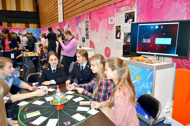 Фото к Информационный центр по атомной энергии принял участие в форуме одаренных детей Воронежской области