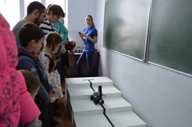 Фото к ИЦАЭ Воронежа принял участие в фестивале «РОБОАРТ 2016»