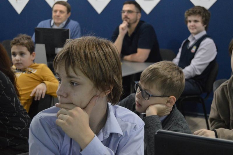 Фото к Наука сквозь призму музыки: в Воронеже выступил Петр Термен