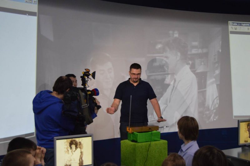 Фото к Наука сквозь призму музыки: в Воронеже выступил Петр Термен