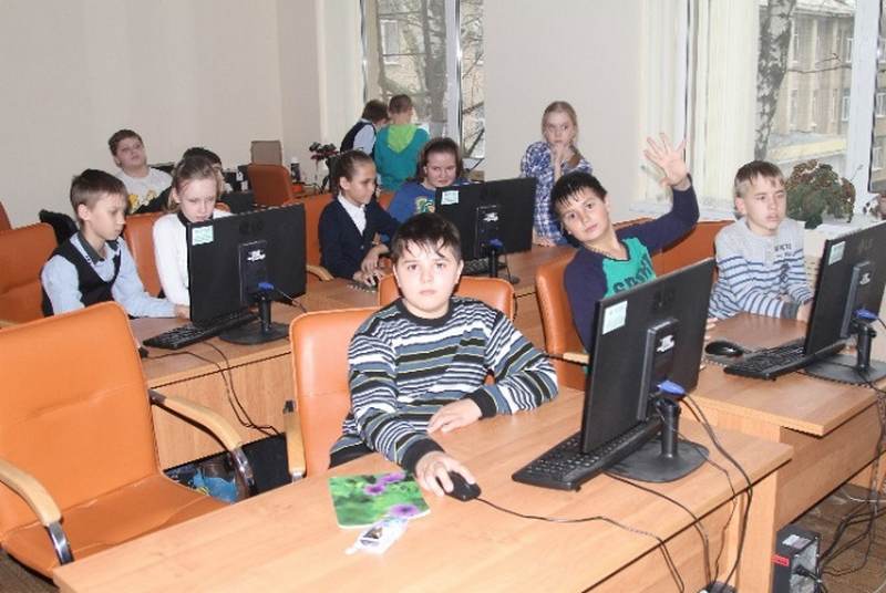 Фото к НВТ 2016 день второй: экспедиция в региональный центр технического и художественного 3Д моделирования и конструирования.