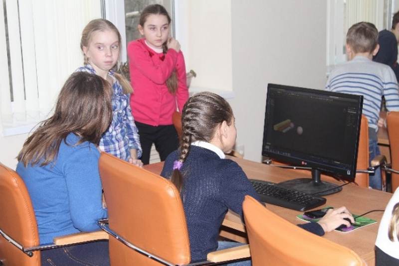 Фото к НВТ 2016 день второй: экспедиция в региональный центр технического и художественного 3Д моделирования и конструирования.