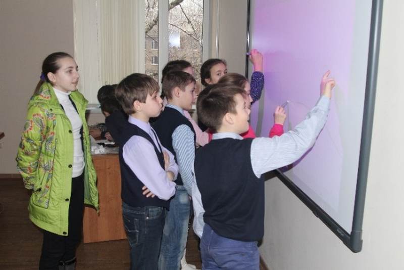 Фото к НВТ 2016 день второй: экспедиция в региональный центр технического и художественного 3Д моделирования и конструирования.