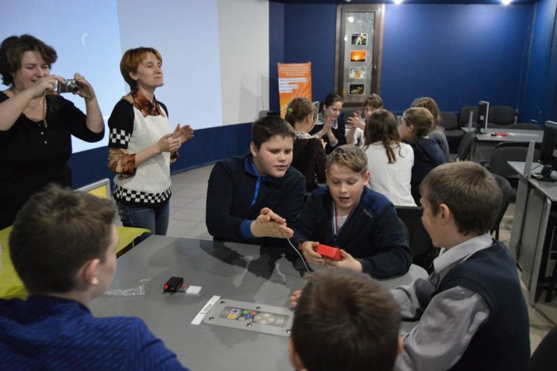 Фото к В Информационном центре по атомной энергии Воронежа школьников познакомили с термоэлектричеством