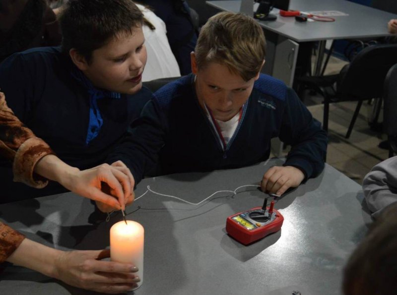 Фото к В Информационном центре по атомной энергии Воронежа школьников познакомили с термоэлектричеством