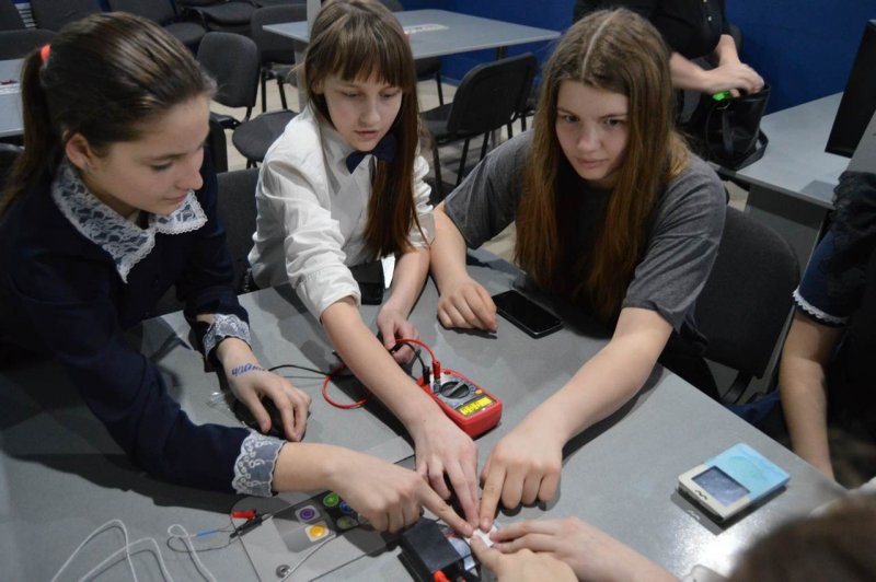 Фото к В Информационном центре по атомной энергии Воронежа школьников познакомили с термоэлектричеством