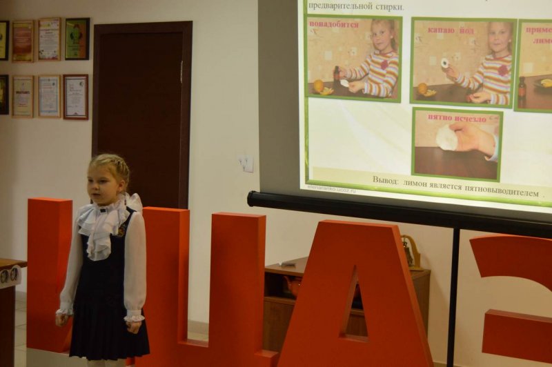 Фото к Первые шаги в науку сделали школьники в информационном центре по атомной энергии Воронежа