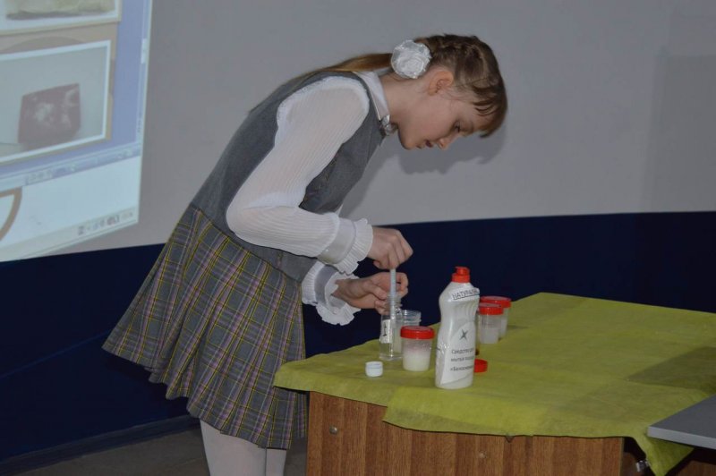 Фото к Первые шаги в науку сделали школьники в информационном центре по атомной энергии Воронежа