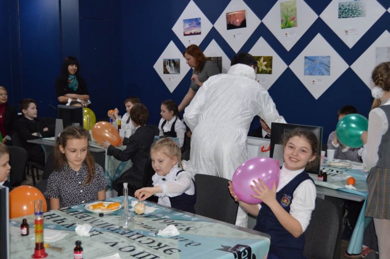 Фото к Первые шаги в науку сделали школьники в информационном центре по атомной энергии Воронежа