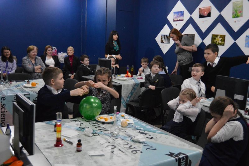 Фото к Первые шаги в науку сделали школьники в информационном центре по атомной энергии Воронежа