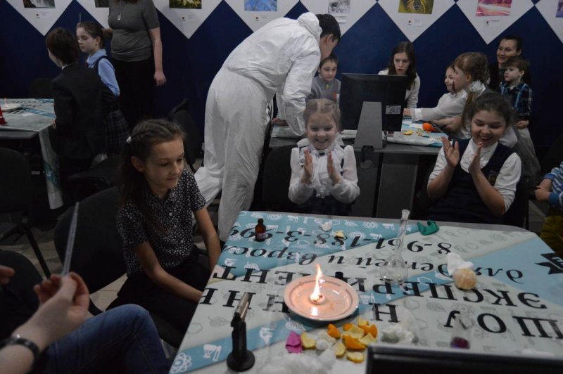 Фото к Первые шаги в науку сделали школьники в информационном центре по атомной энергии Воронежа