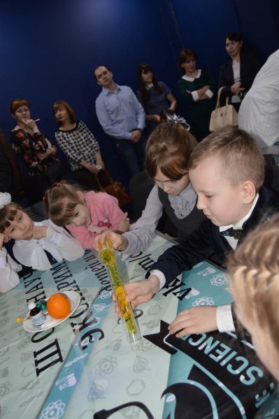 Фото к Первые шаги в науку сделали школьники в информационном центре по атомной энергии Воронежа