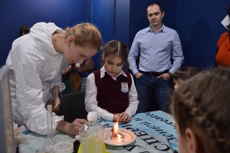 Фото к Первые шаги в науку сделали школьники в информационном центре по атомной энергии Воронежа