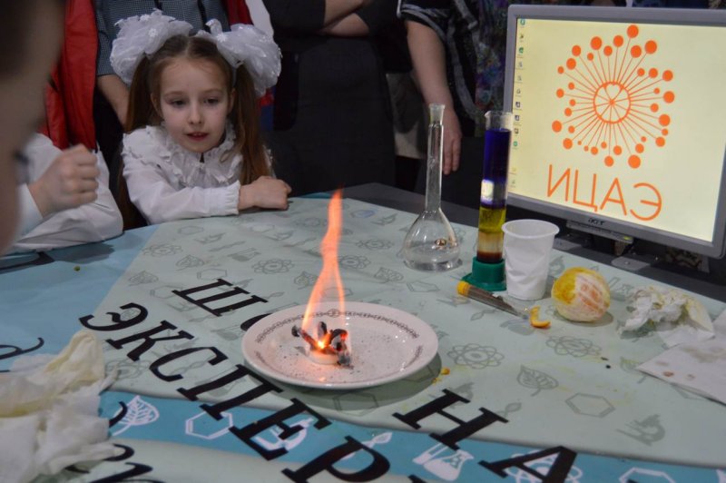 Фото к Первые шаги в науку сделали школьники в информационном центре по атомной энергии Воронежа