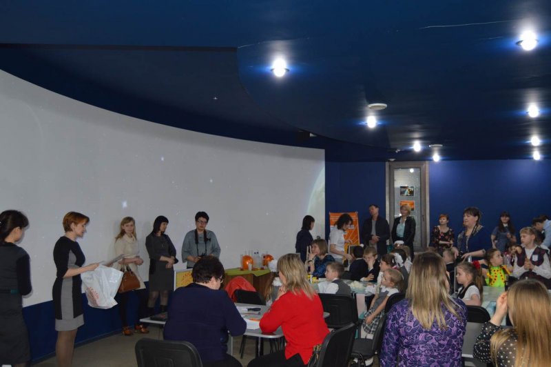 Фото к Первые шаги в науку сделали школьники в информационном центре по атомной энергии Воронежа