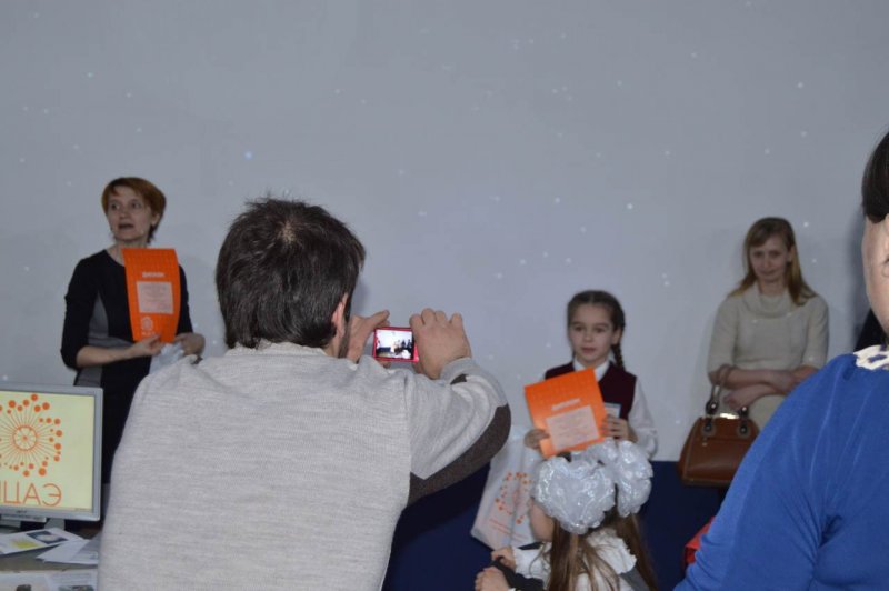 Фото к Первые шаги в науку сделали школьники в информационном центре по атомной энергии Воронежа